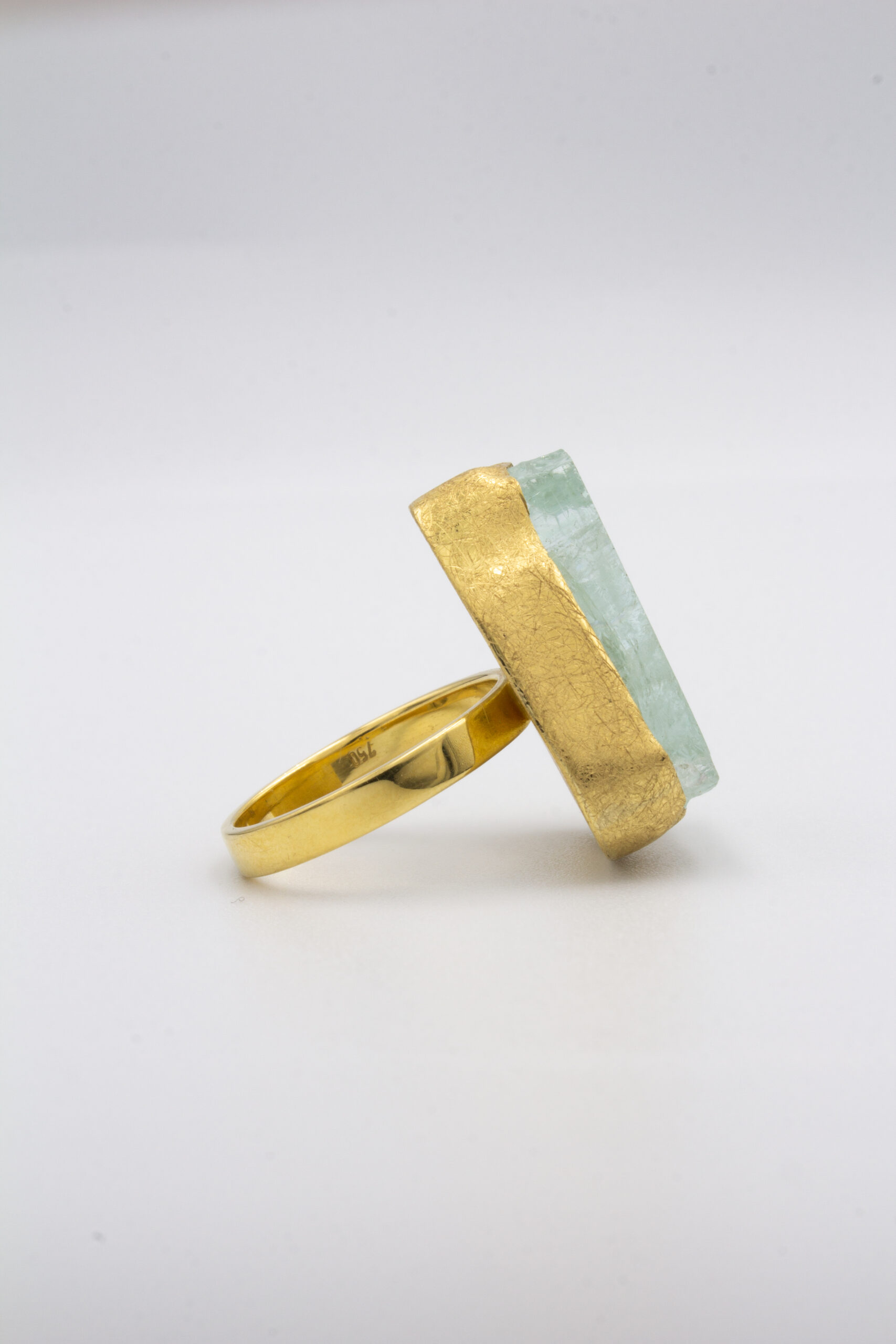 Aqua Marine K18 Gold